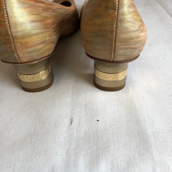 Salvatore Ferragamo Heels 8.5AA GOLD LOGO HEEL GUC - Picture 6 of 7